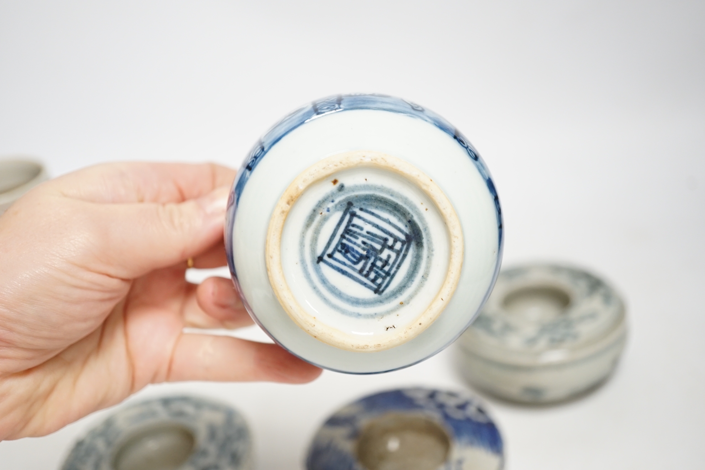 A group of Chinese ceramics, 17th/18th century, to include a famille verte mug (lacking handle) two U shaped bowls and three blue and white brush washers, largest 14cm high (a.f.)